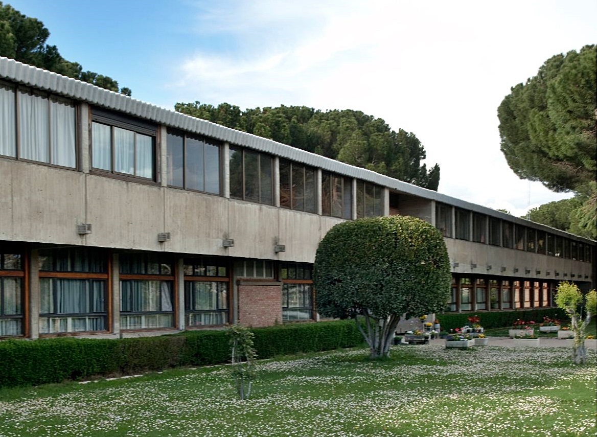 El Colegio Internado Sagrada Familia Hormig N Y Ladrillo En Armon A